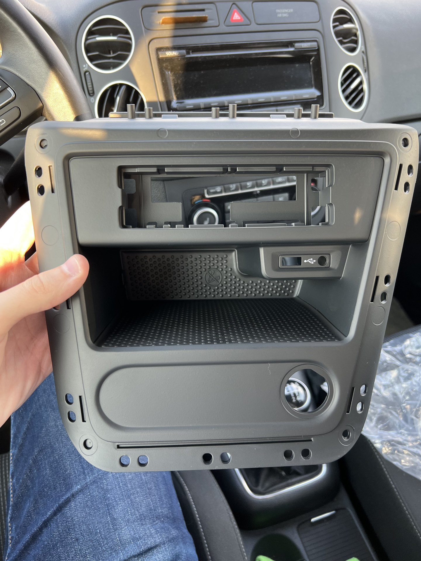 Установка нового ГУ — Volkswagen Golf Plus, 1,6 л, 2012 года | автозвук ...
