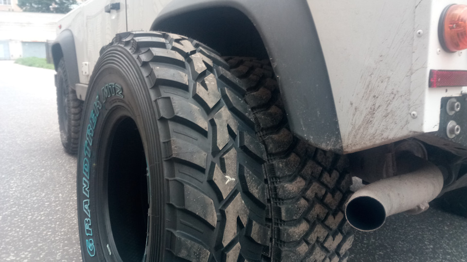 33 (255/85R16) колеса. — Land Rover Defender (L315/L316), 2,4 л, 2008 ...