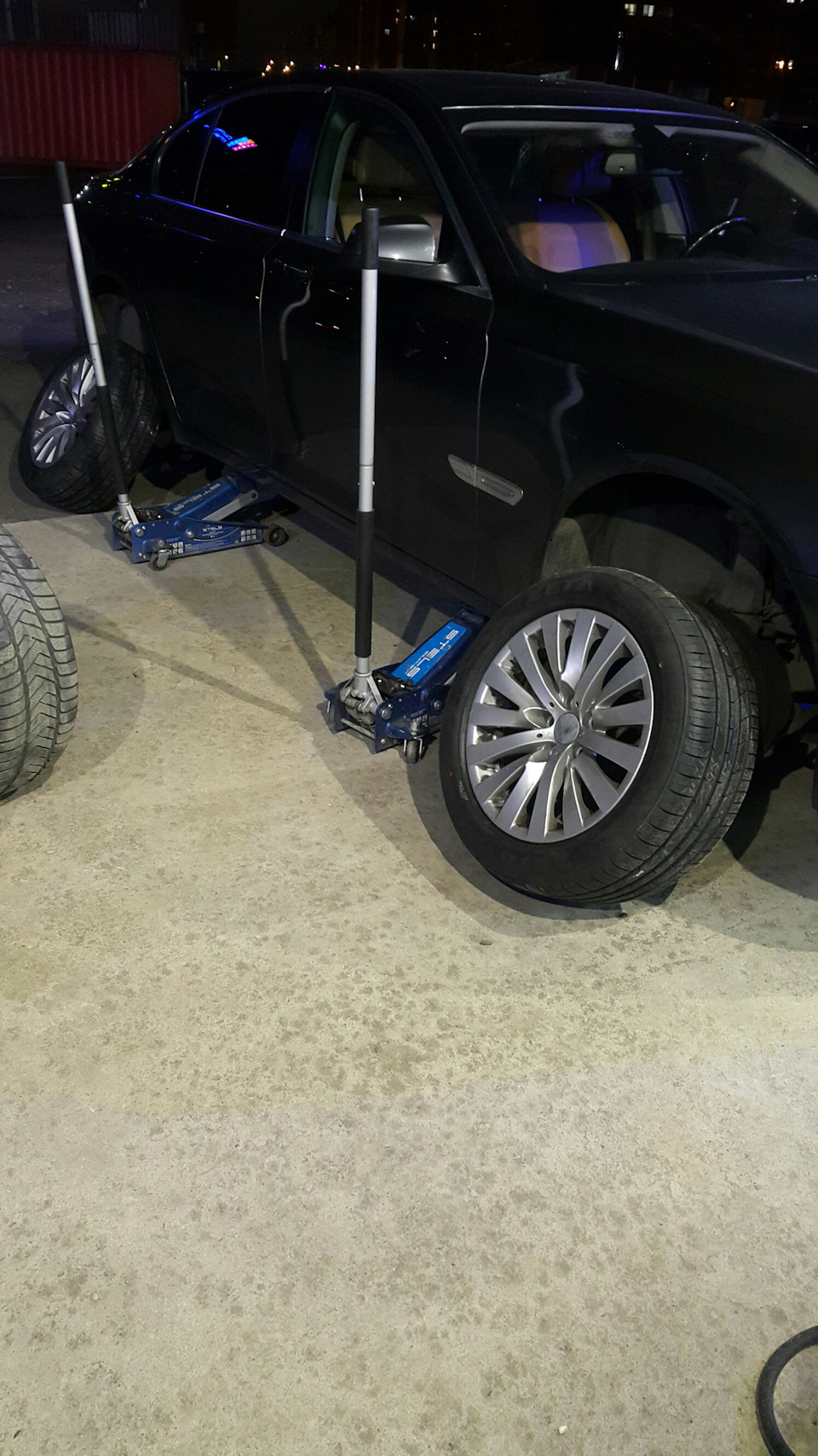 Вот на кануне отъезда купил резину — BMW 7 series (F01/02)