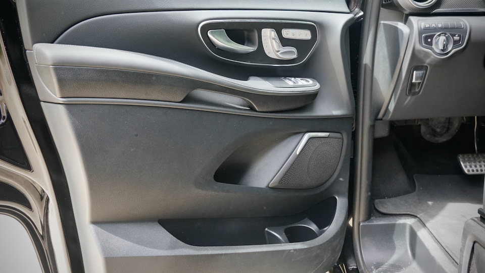 Автомобиль mercedes benz v250d