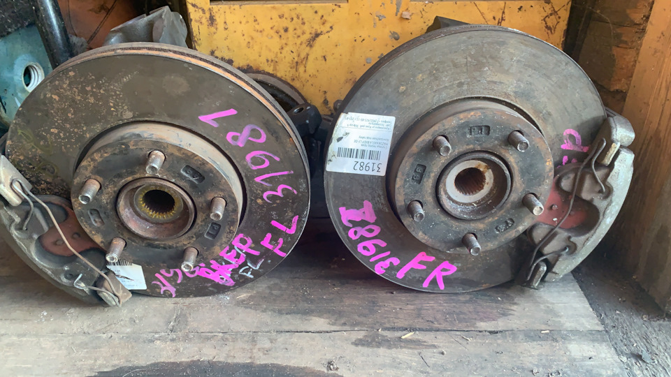 Биение руля при торможении. Замена тормозных дисков и колодок. А так же ...