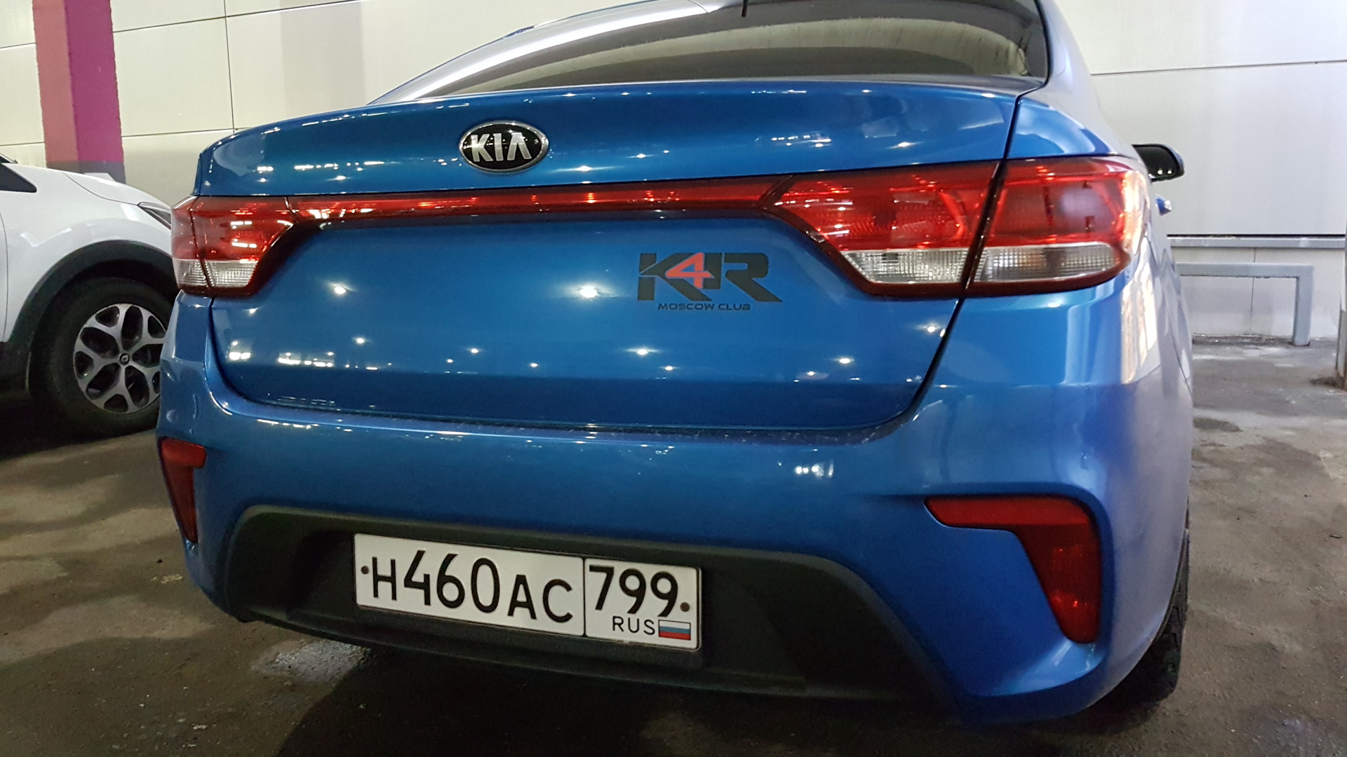 Kia Rio 4k. Крышка багажника Киа Рио 4 синяя. Кия Рио 4 стальной бак. Киа Рио 4 синяя с багажником.