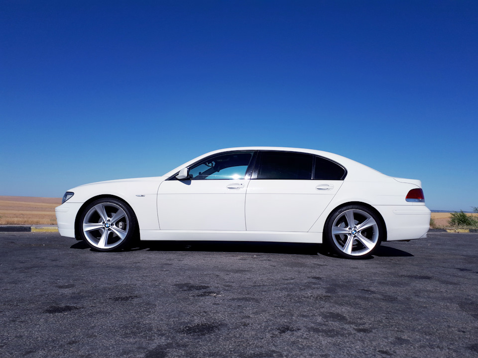 Шины бмв е65. BMW e65 r21. BMW 7 e65 r20. BMW e65 White. BMW 7 e65 White.