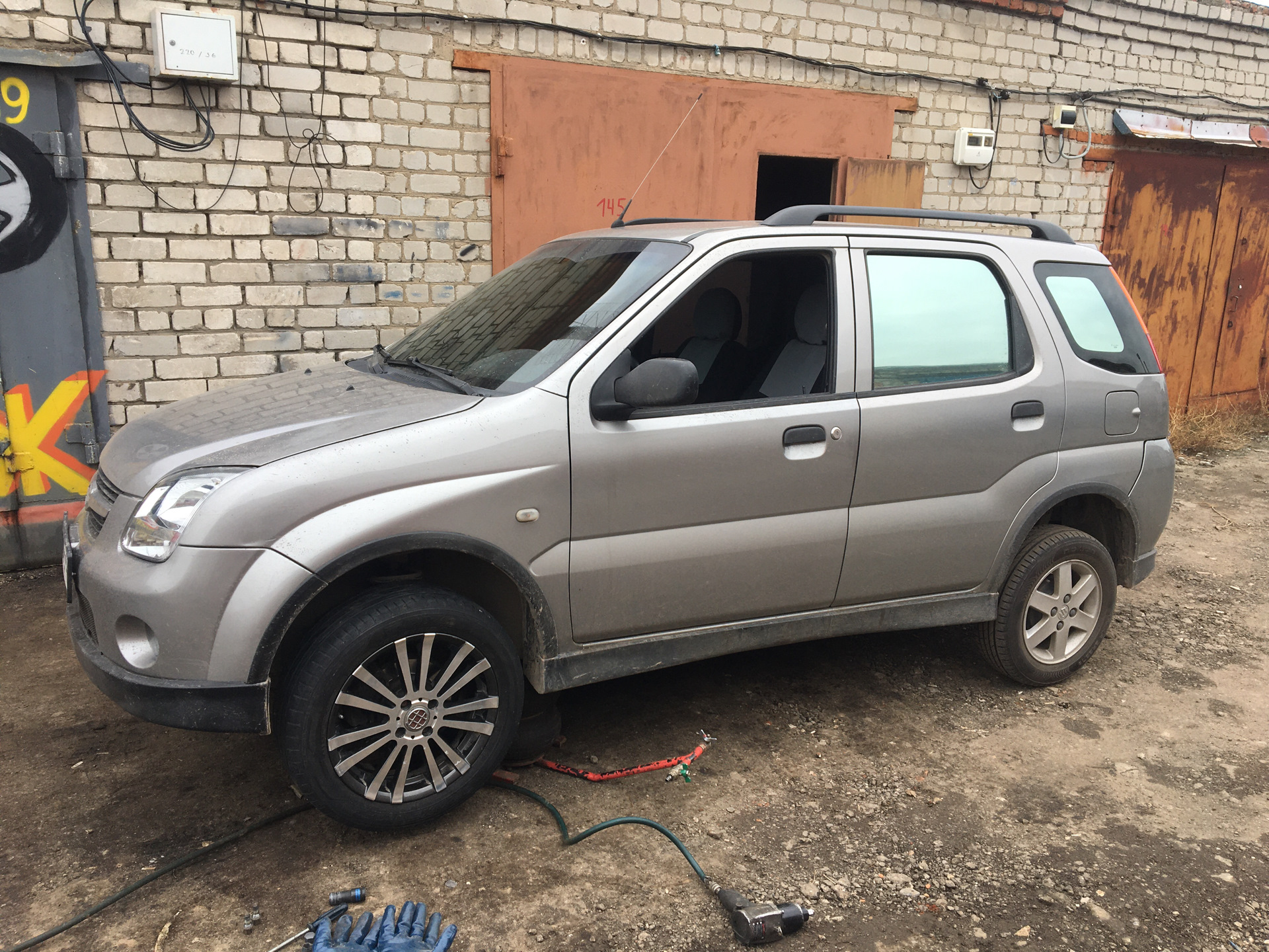 Сузуки игнис диски. Сузуки игнис 2003. Сузуки игнис размер дисков. Сузуки игнис диски. Suzuki ignis 4wd.