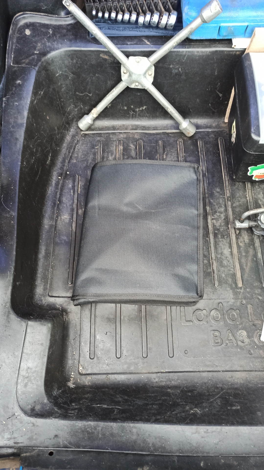 Установка вольтметра+ замена салонного фильтр, новый органайзер в ...