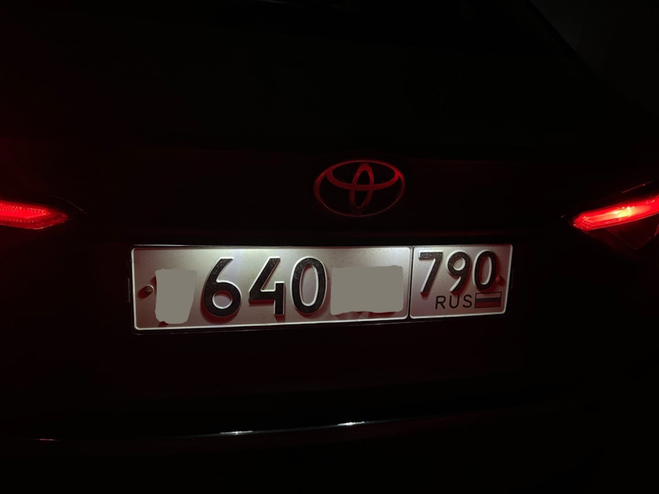 Замена лампочек подсветки номера — Toyota Corolla (E210), 1,6 л, 2020 ...