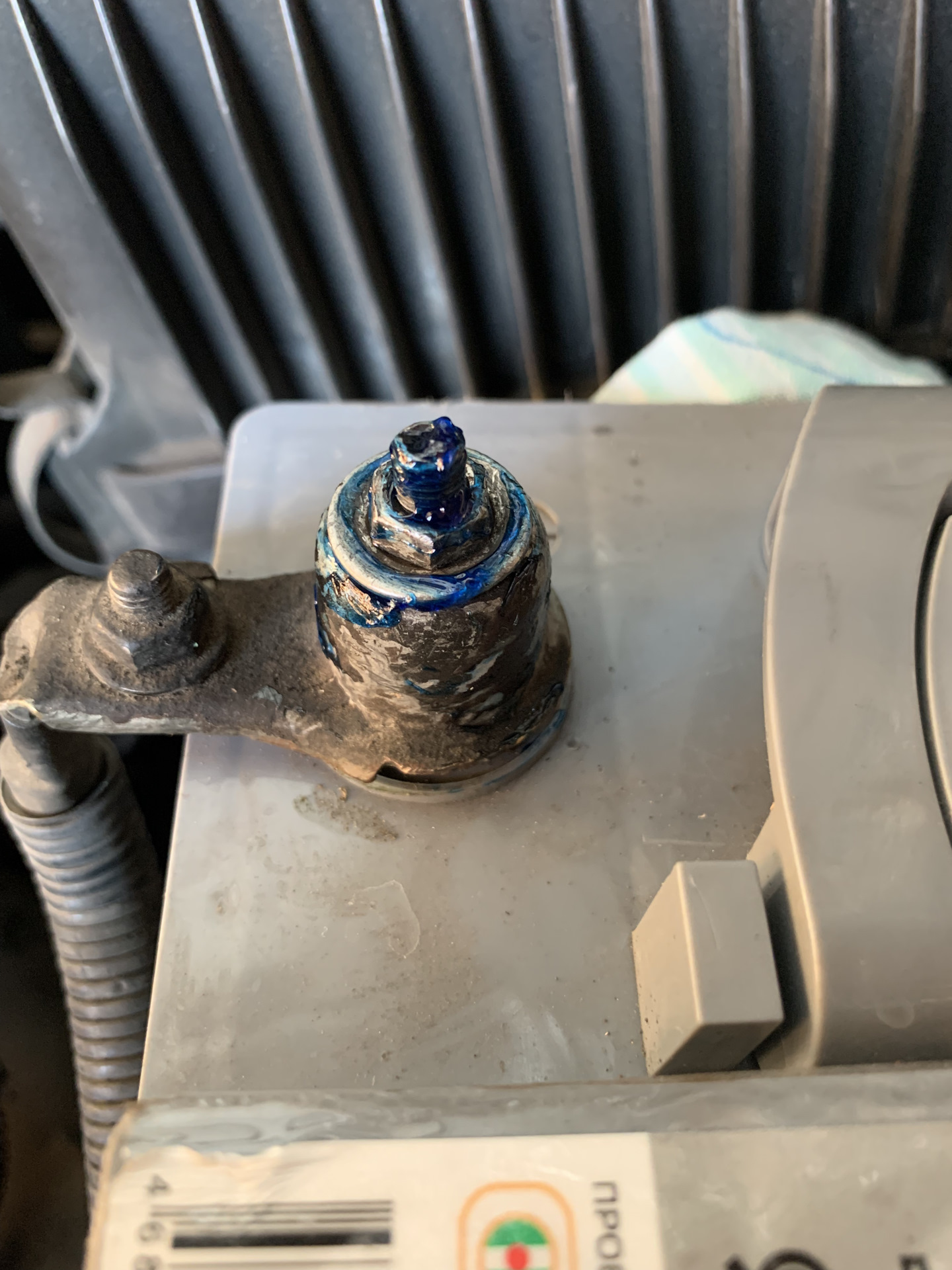 Замена проводов ВВ смазал клеммы на аккумуляторе!)) — Hyundai Getz, 1,3 ...