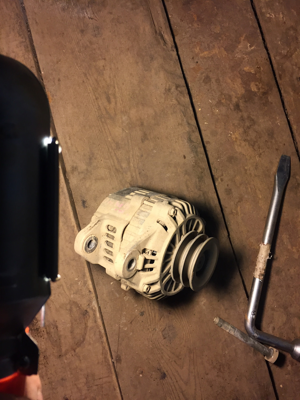 Замена регулятора генератора 4M40 — Mitsubishi Pajero (2G), 2,8 л, 1996 ...