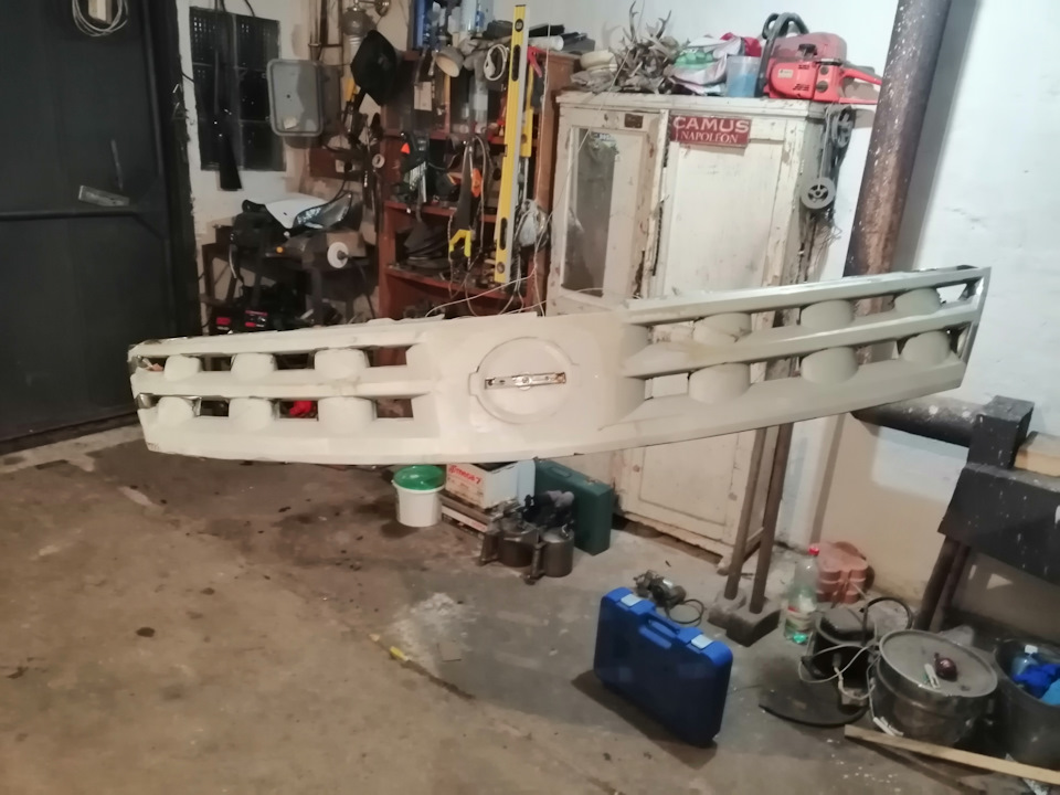 Хром на решетке радиатора Nissan murano — Nissan Murano I, 3,5 л, 2008 ...