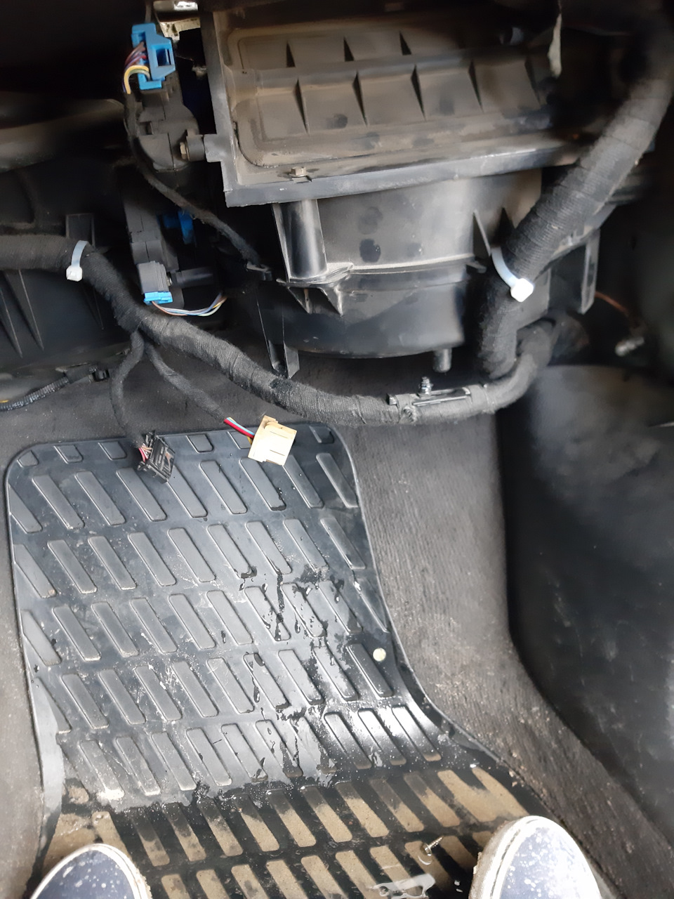 Стук справа на кочках, или замена опоры двигателя — LADA 2115, 1,5 л ...