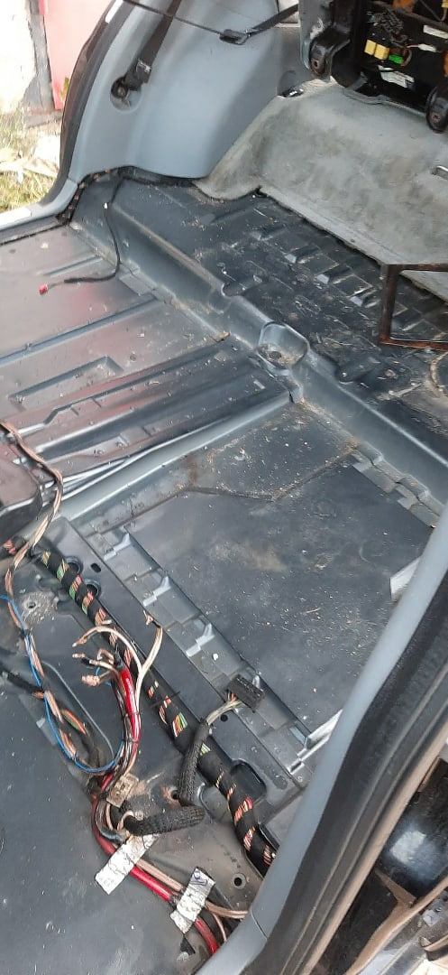 W163 Снятие ковролина — Mercedes-Benz M-Class (W163), 2,7 л, 2003 года ...