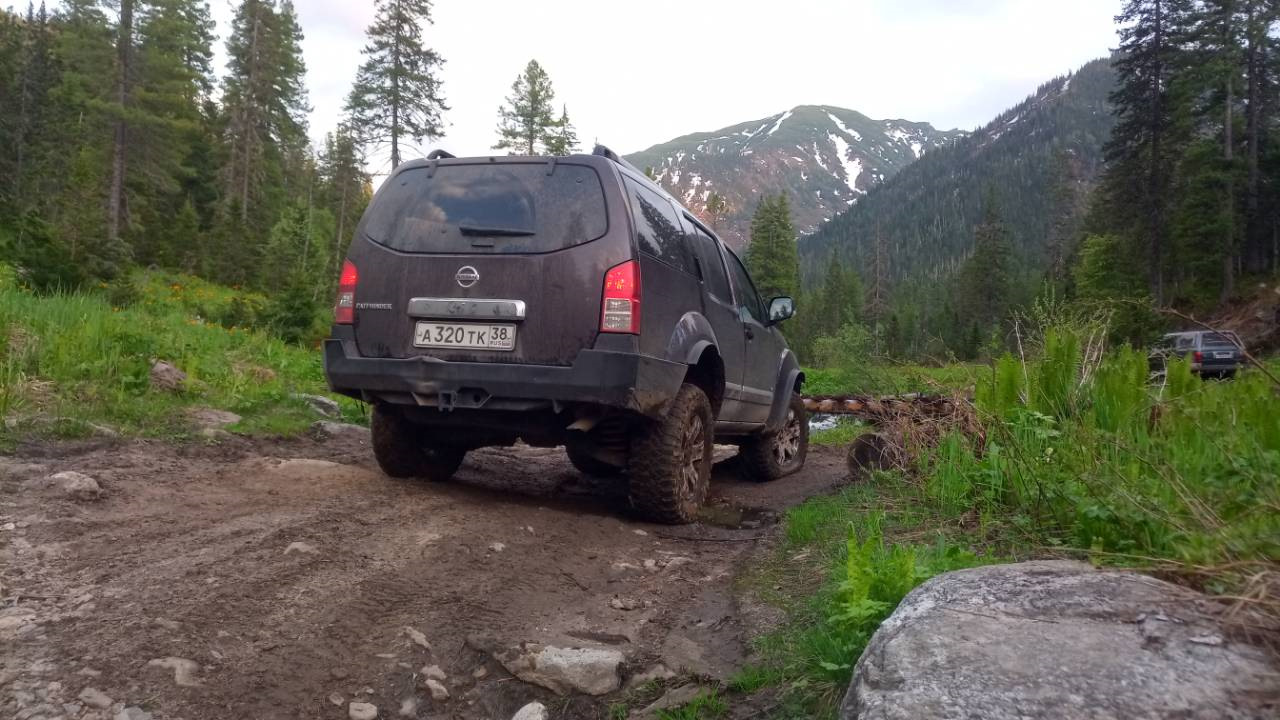 Патфайндер бездорожье. Nissan Pathfinder r51 off Road. Ниссан Патфайндер 51 на бездорожье. Ниссан Патфайндер r50 на бездорожье. Ниссан Патфайндер новый на бездорожье.