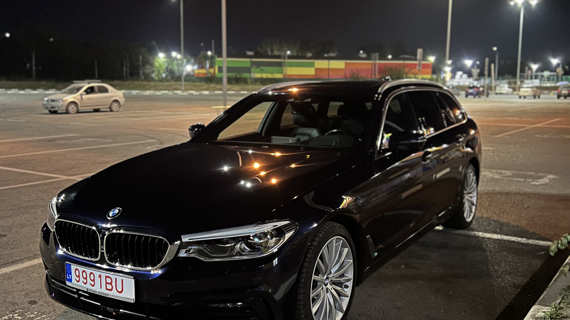 Купить б/у BMW 5 серии VII (G30/G31) Рестайлинг 530d xDrive 3.0d AT (249 л.с.) 4