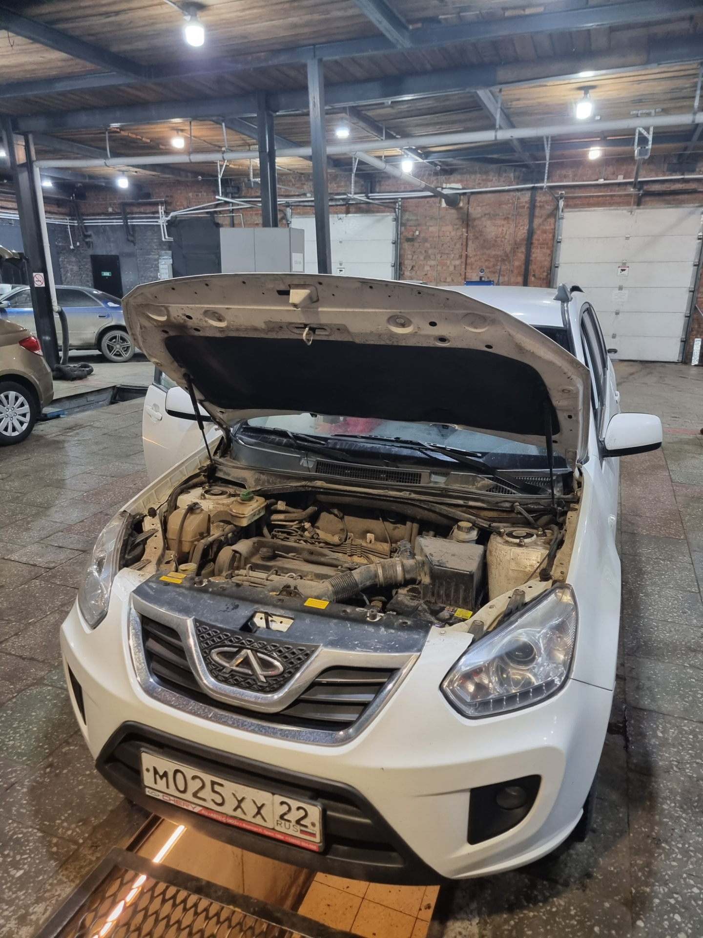 Замена масла сразу по приезду. — Chery Tiggo 1, 1,8 л, 2015 года ...