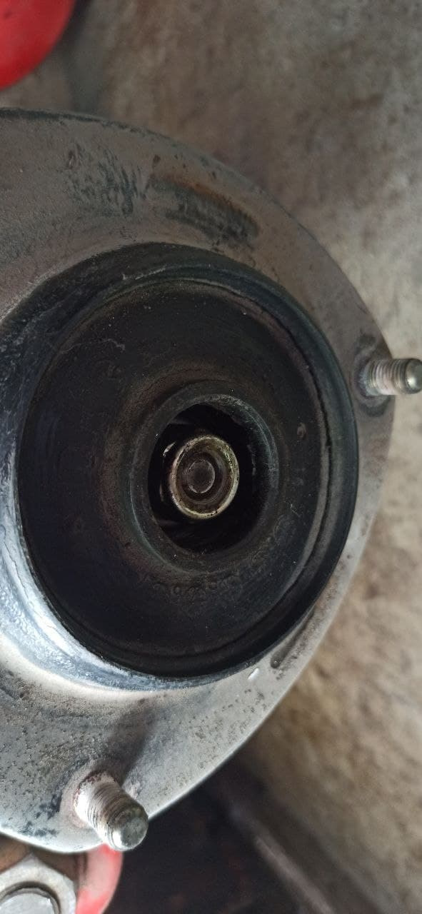 Замена левой опоры переднего амортизатора (чашки) — Hyundai Sonata III ...