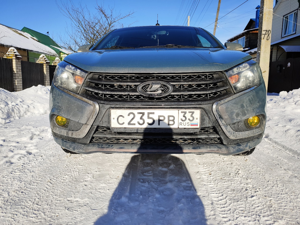 Замена ПТФ (одну разбило камнем.) — Lada Vesta (1G), 1,6 л, 2017 года ...