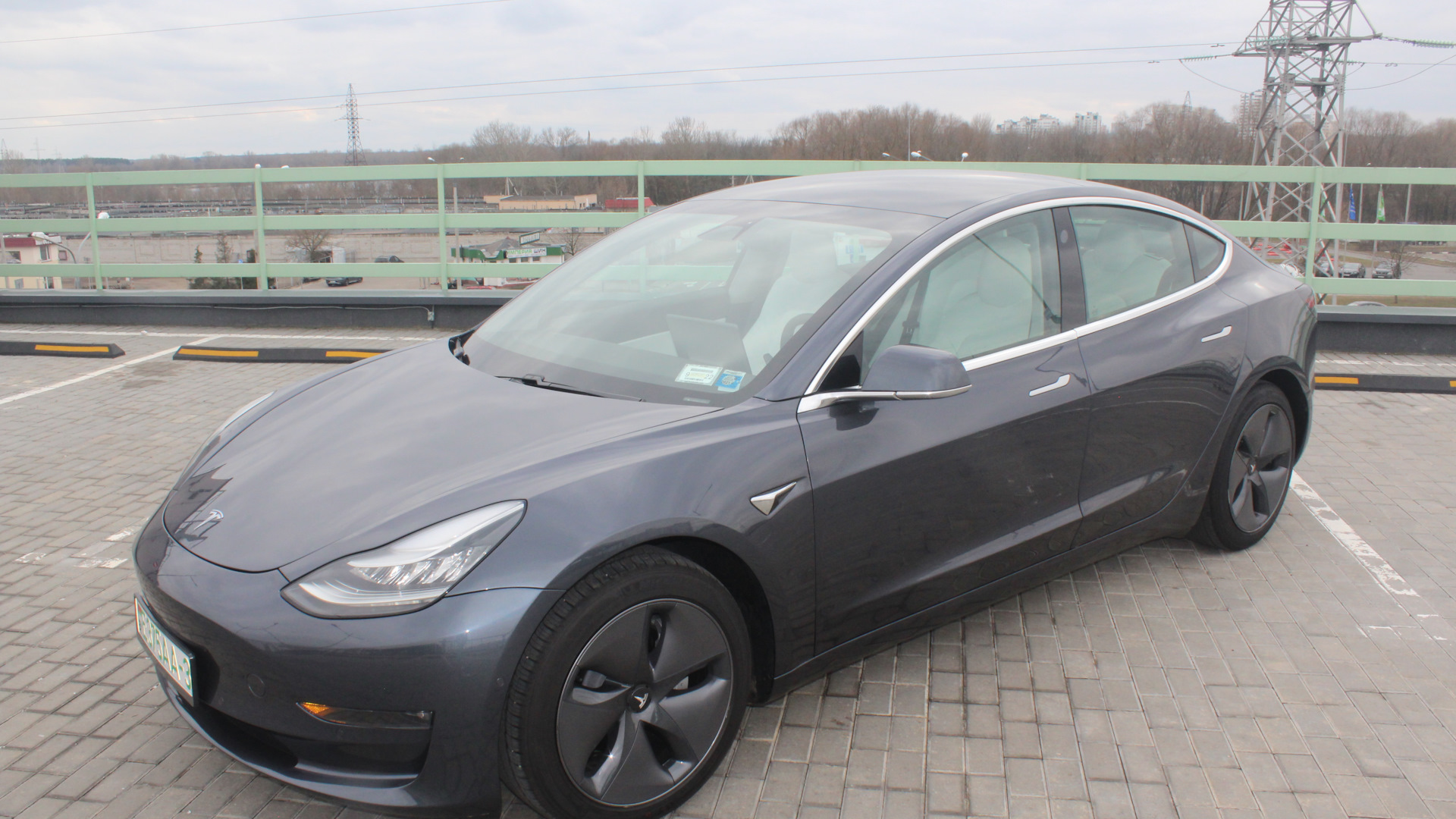 Tesla model 3 салатовая