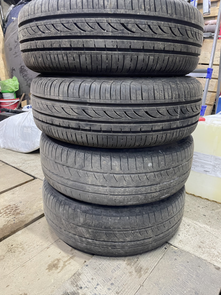 Шины летние Pirelli 195/65 R15, штампованные диски 15 5x108 на Volvo ...