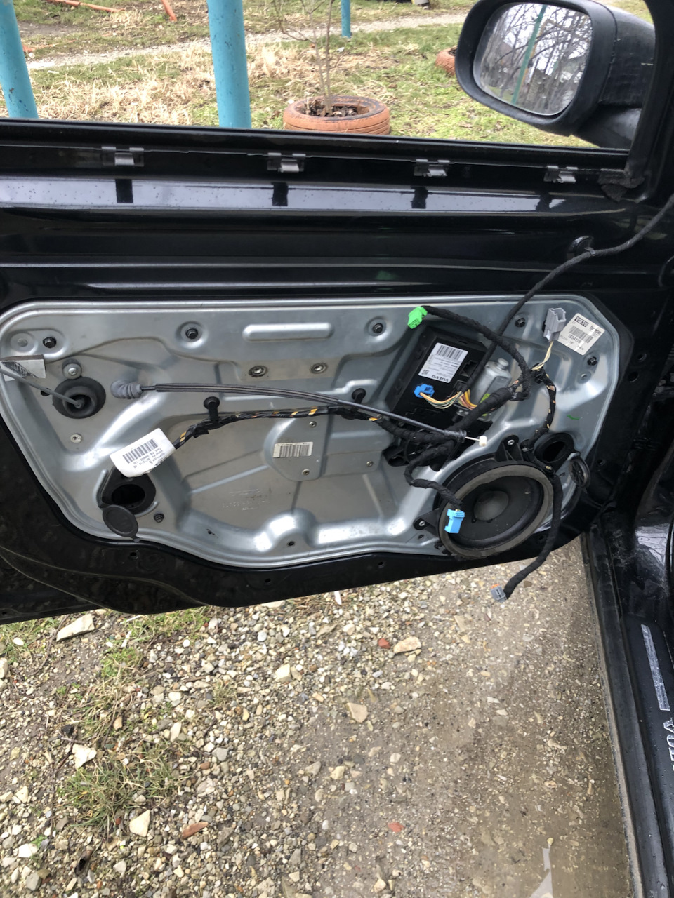 Это мой старый щит и динамик — Volvo S40 (2G)