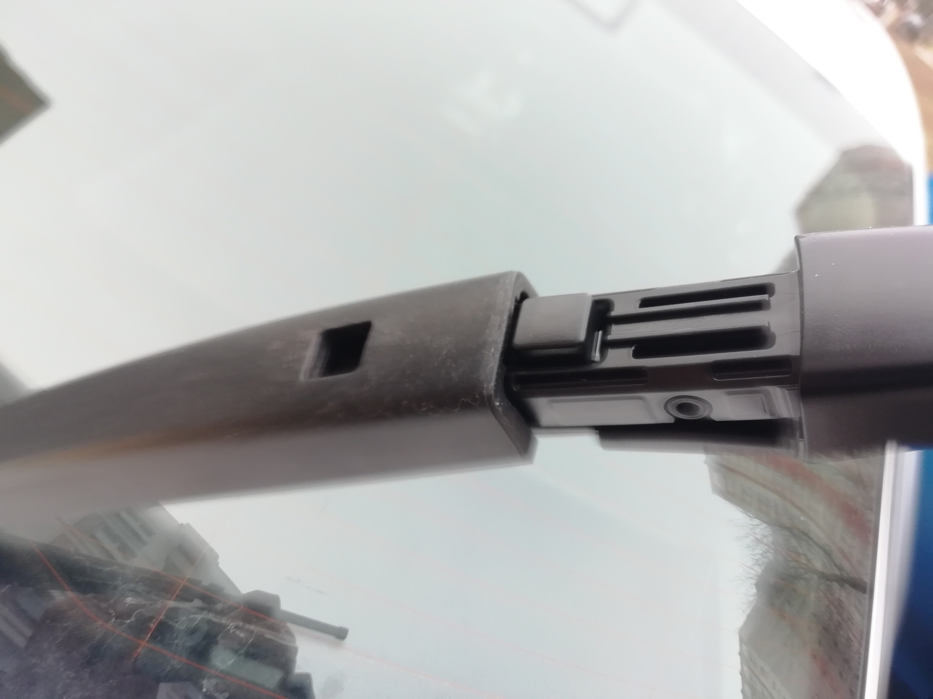 Замена задней щетки SWF — Skoda Octavia A7 Mk3, 1,4 л, 2014 года ...