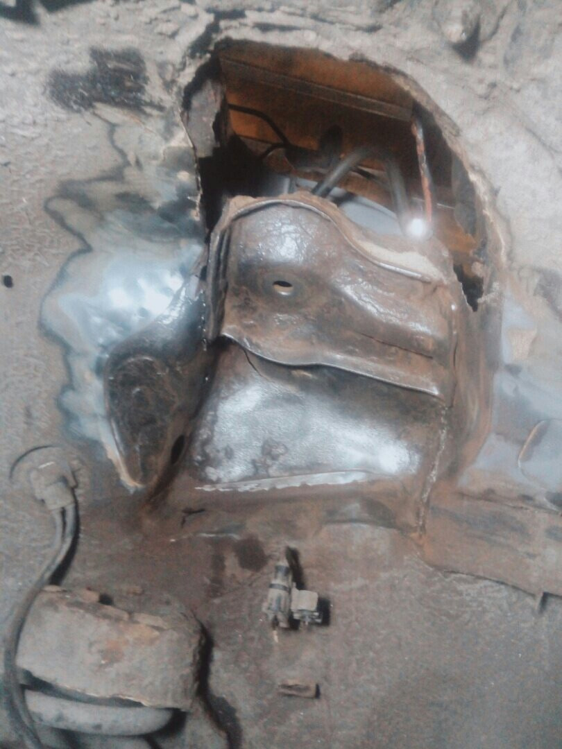 Вырвало стакан под амортизатор — Mercedes-Benz E-class (W210), 2 л ...