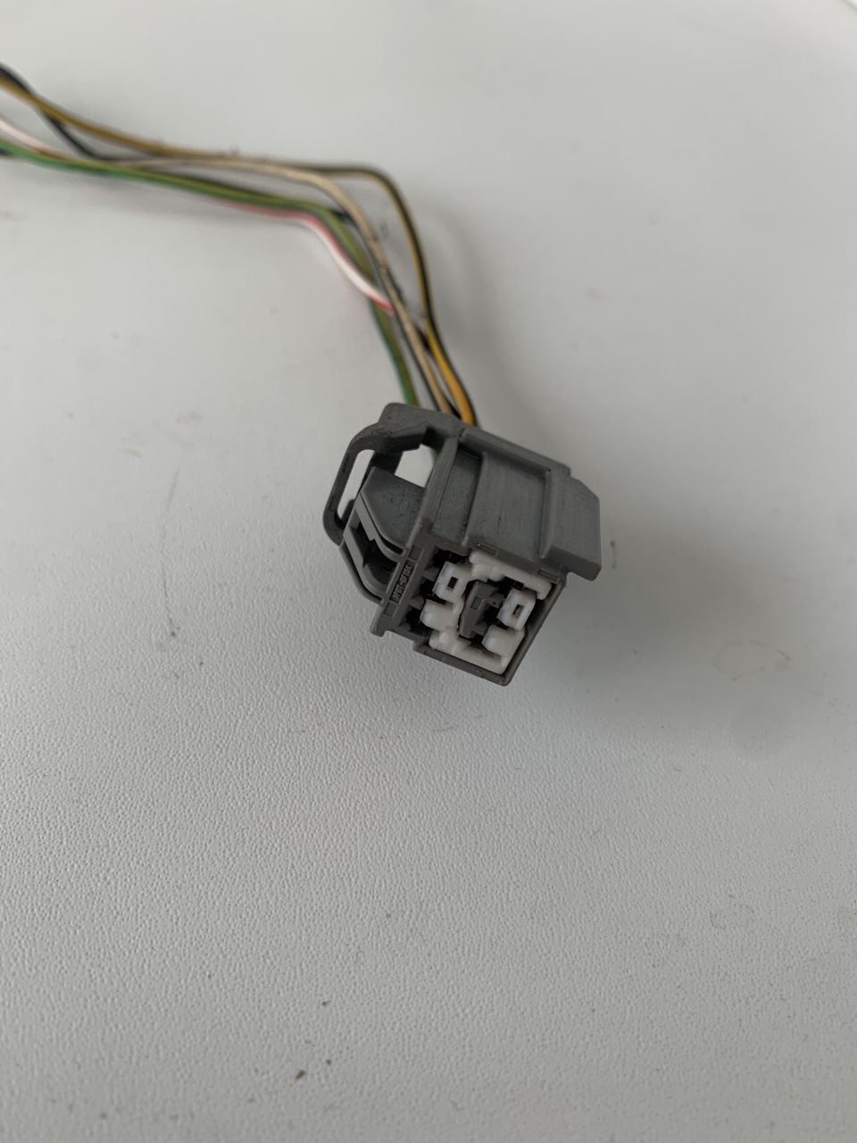 Разъем для подключения камеры заднего вида — Ford Focus Hatchback III ...