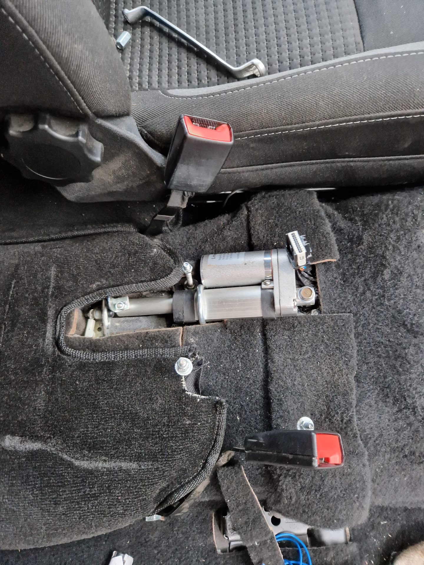 Стояночный тормоз (электро) — Lada 4x4 3D, 1,7 л, 2022 года | своими ...