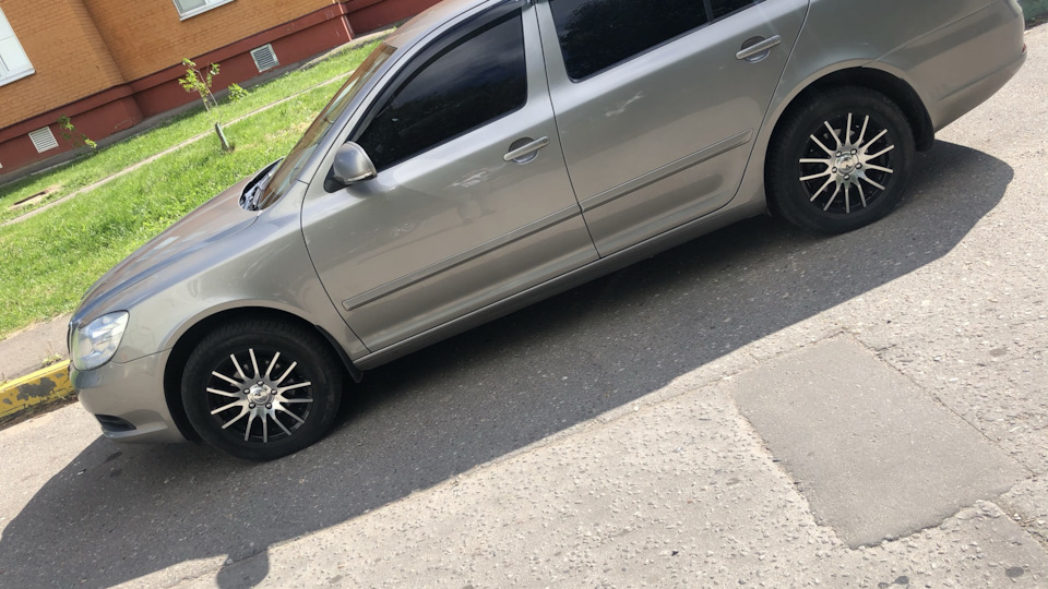 Тормозные диски и колодки — Skoda Octavia A5 Mk2, 1,4 л, 2011 года ...