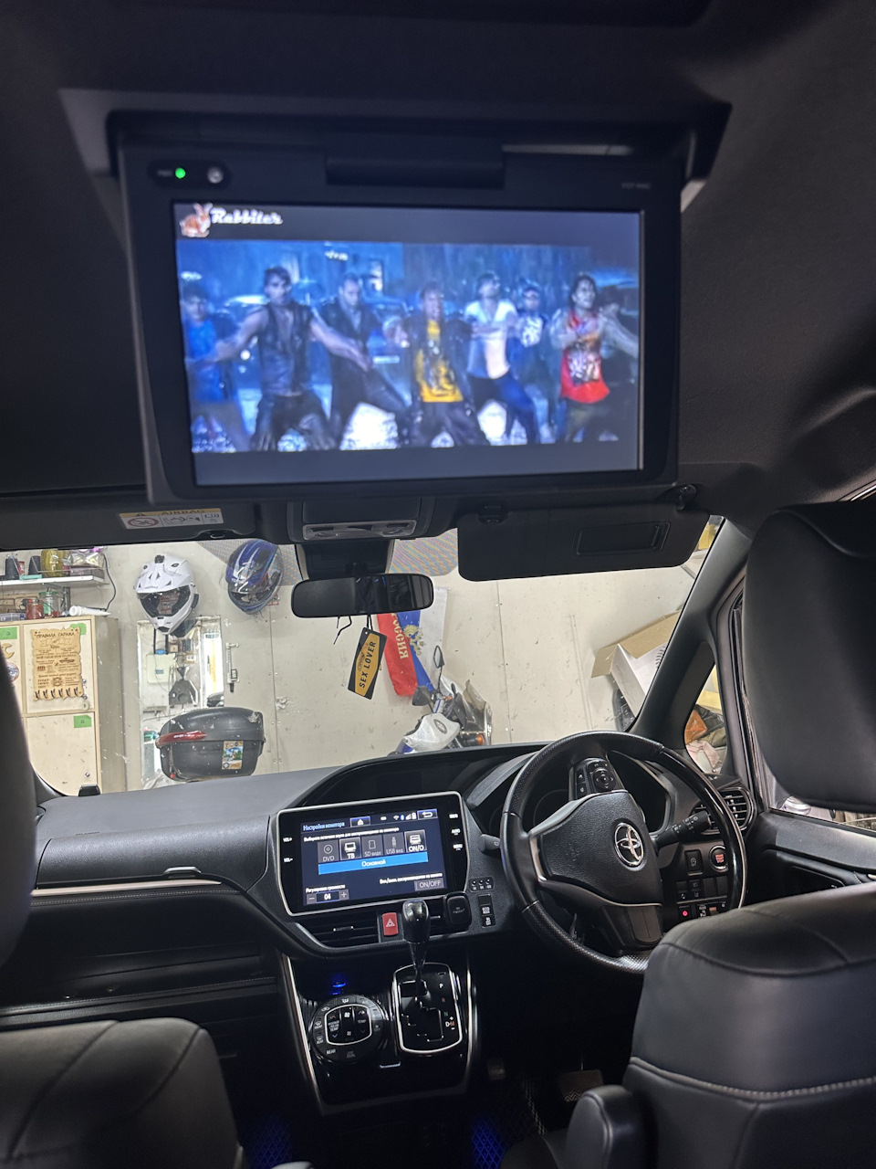 Потолочник заработал. Показывает видео с любого носителя — Toyota Esquire