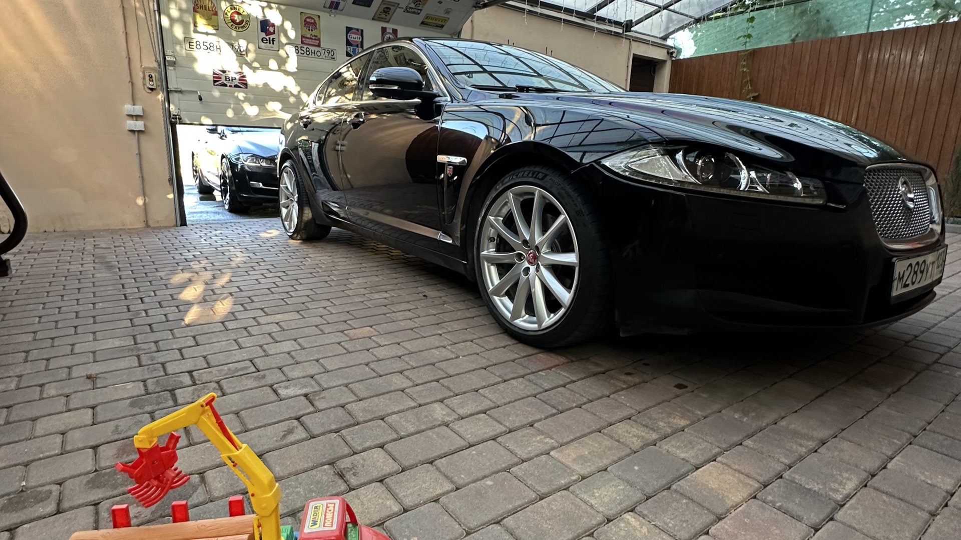 Jaguar XJ Mark 4 3.0 бензиновый 2016 | Южный парк☀️ на DRIVE2