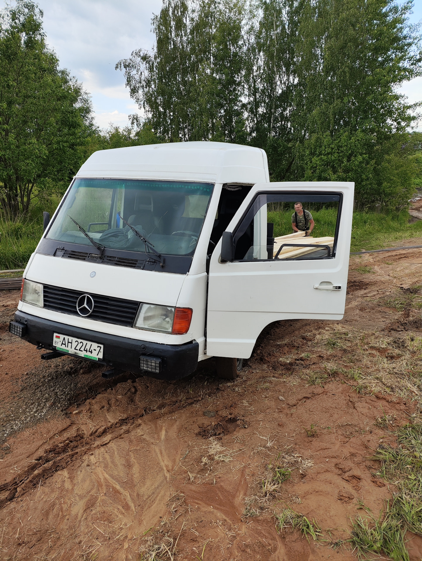 Течь сальника полуоси — Mercedes-Benz MB100, 2,4 л, 1995 года | поломка ...