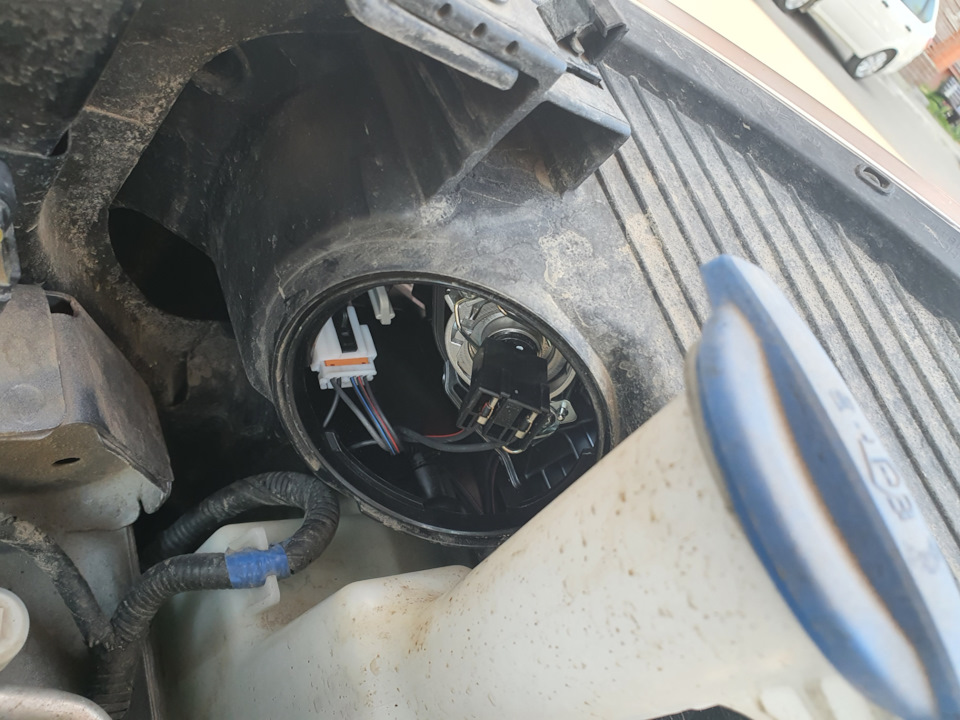 Силикогель в фару по штатному, есть вопрос. — Hyundai Solaris (2G), 1,6 ...