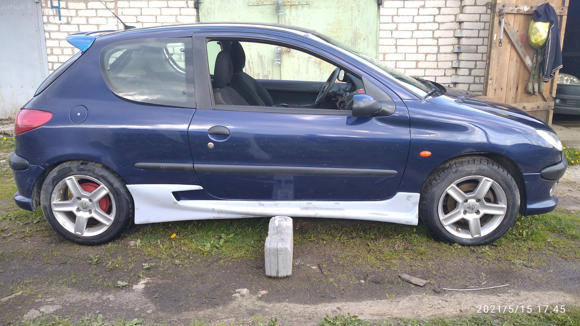 Накладки на пороги — Peugeot 206, 2 л, 2001 года | стайлинг | DRIVE2