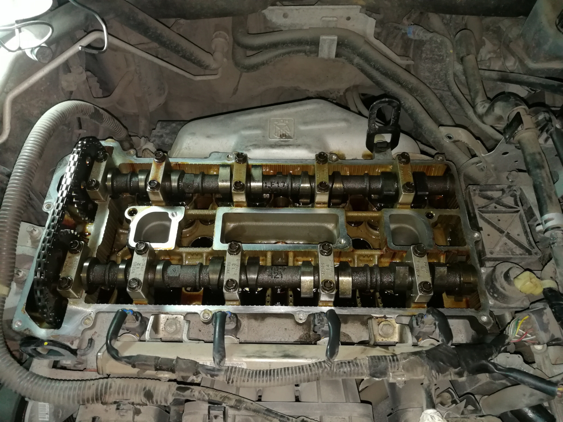 Замена прокладки под клапанной крышкой — Mazda 6 (2G) GH, 1,8 л, 2011 ...