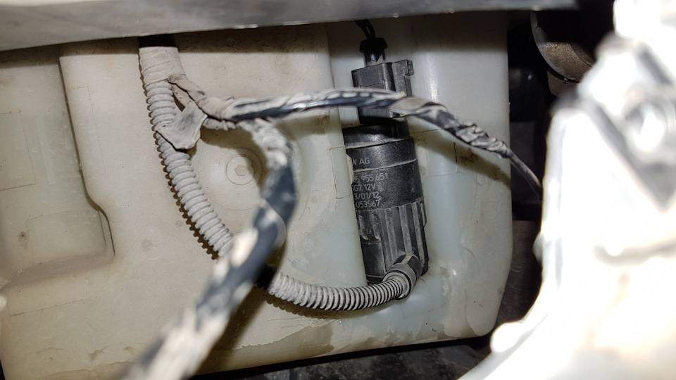 Смена полярности моторчика стеклоомывателя. — Skoda Octavia RS A5 Mk2 ...