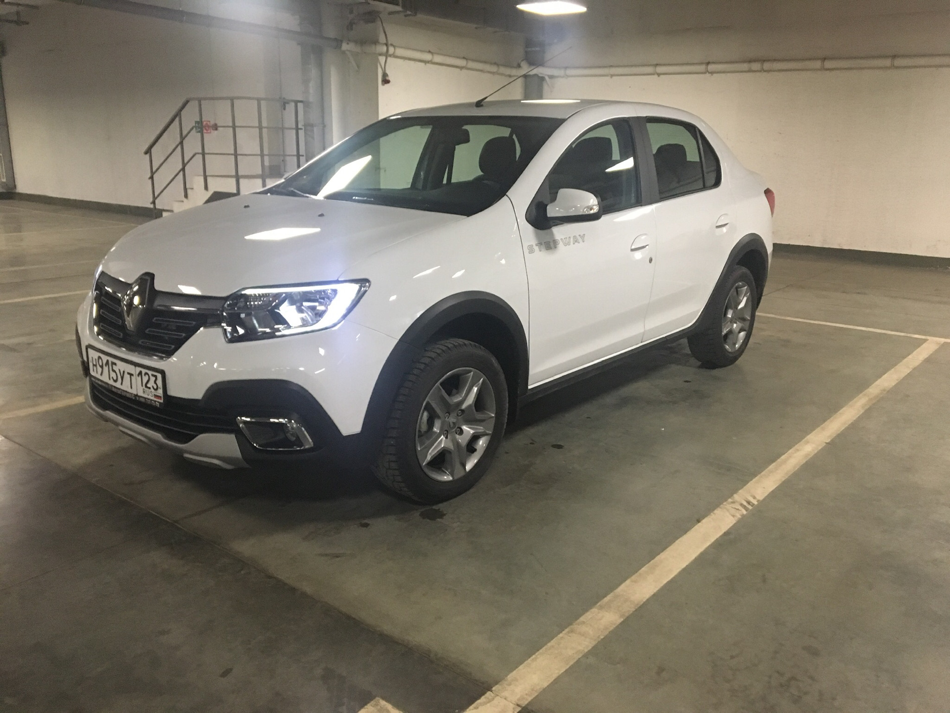 Renault Logan Stepway Р±РµР»С‹Р№