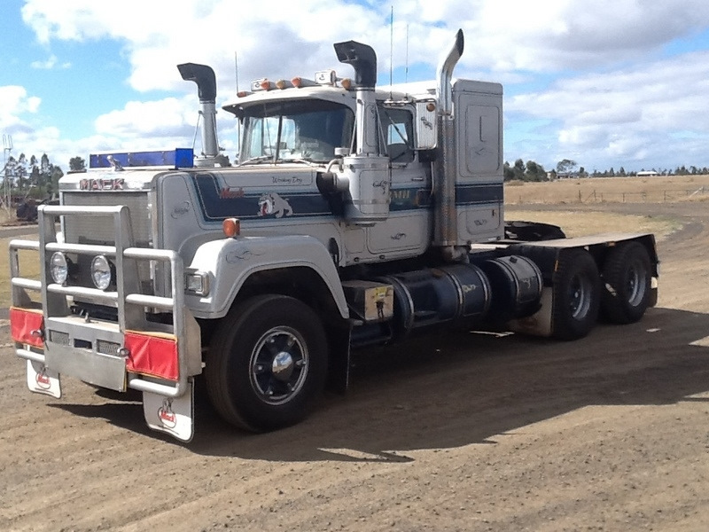 Тягач Mack Superliner