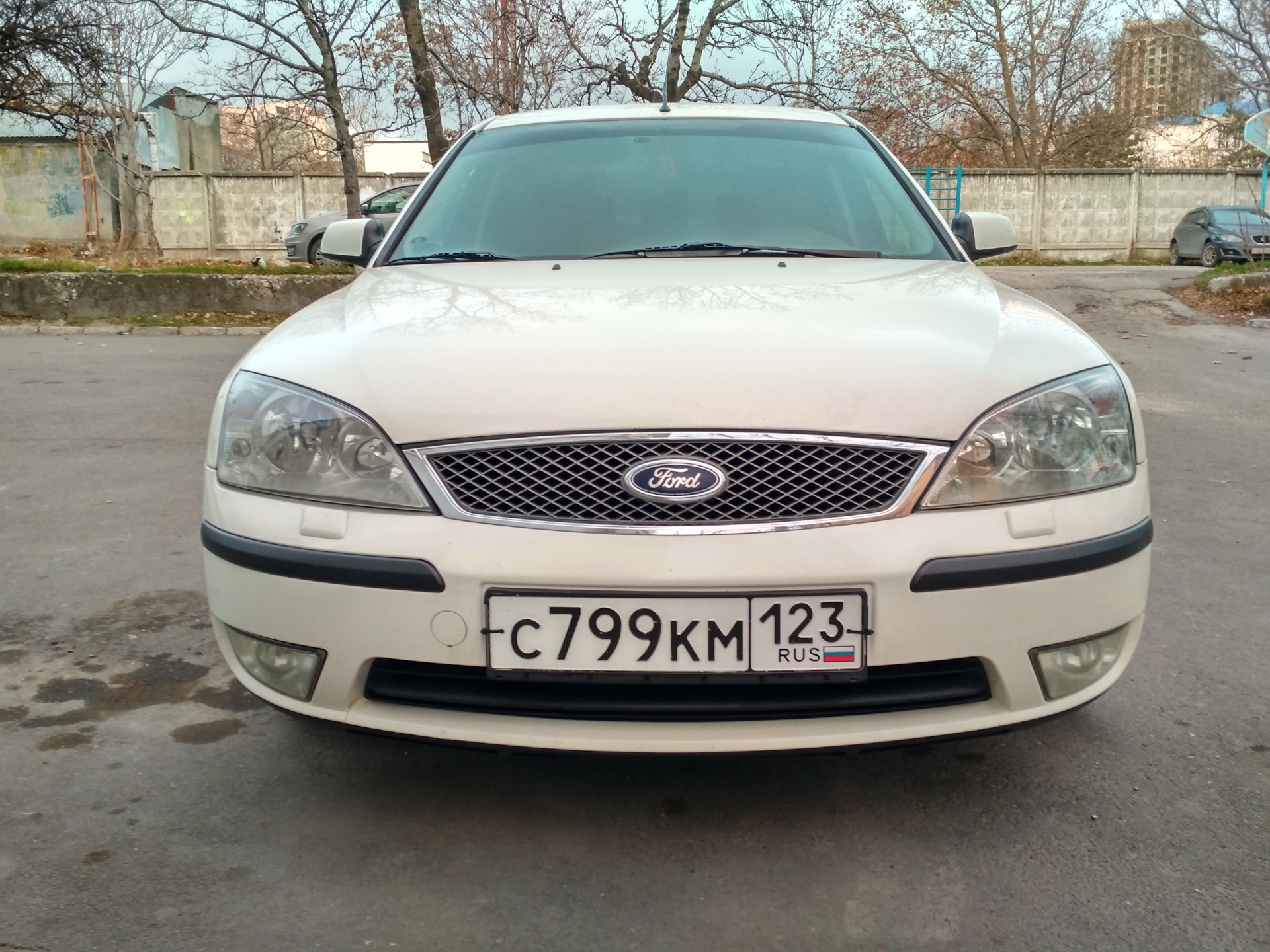 Восстановление лака на фарах — Ford Mondeo III, 1,8 л, 2004 года | своими  руками | DRIVE2