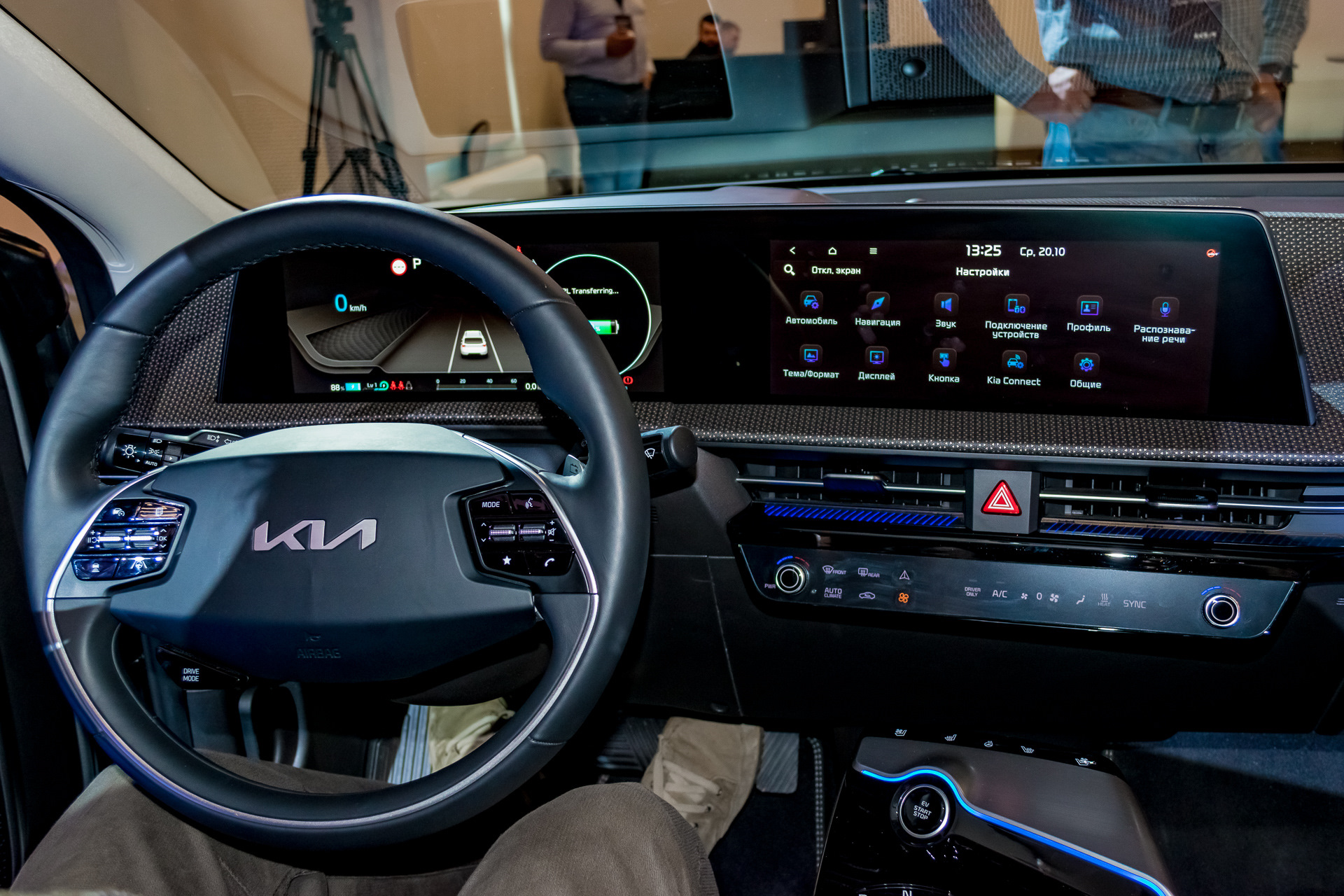 585 лошадиных сил. Лошадь и автомобиль. Holden 6. Mercedes amg gt 2020 салон. Корейский электромобиль kia ev6 россия салон.