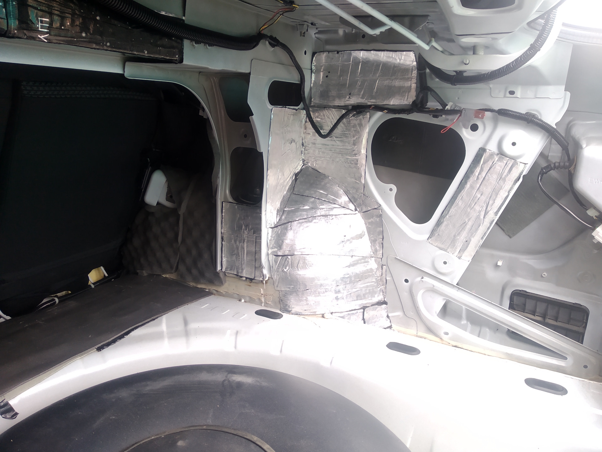 Шумоизоляция (этап 5)…арки колес задние — Nissan Almera V (G11/15), 1,6 ...