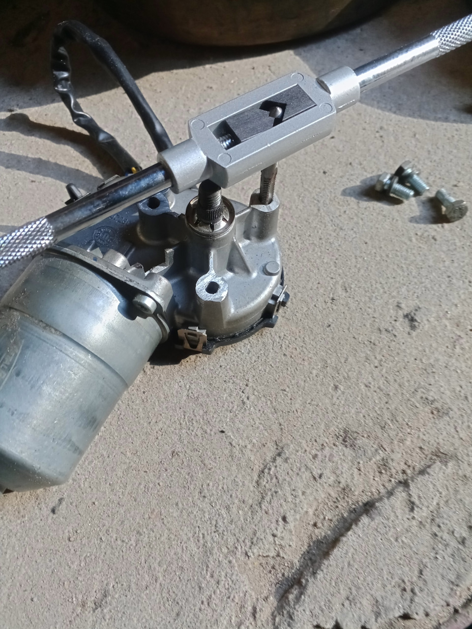 Грусть-тоска или привод щеток — УАЗ Patriot, 2,7 л, 2017 года | своими ...