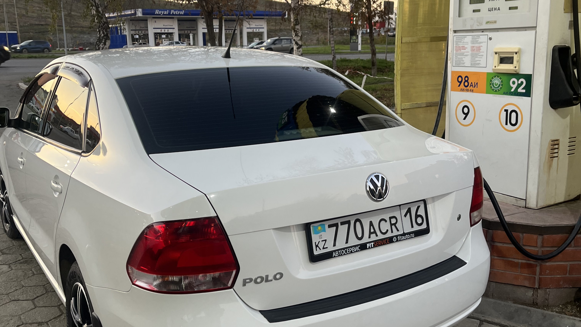 Volkswagen Polo Sedan 1.6 бензиновый 2012 | Белый полиК на DRIVE2