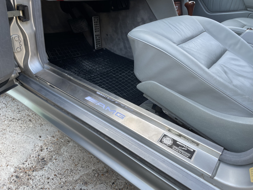 Установка накладок на порожки AMG Style с подсветкой Mercedes-Benz W124 ...