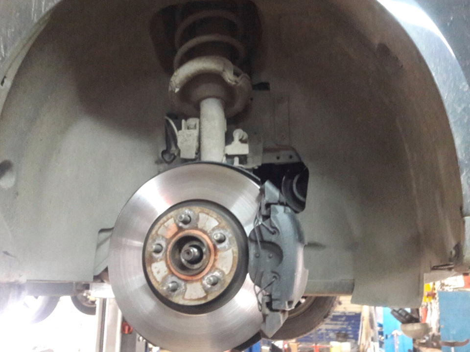 Приступили, думаю, за часик управимся. — Ford Focus Hatchback III