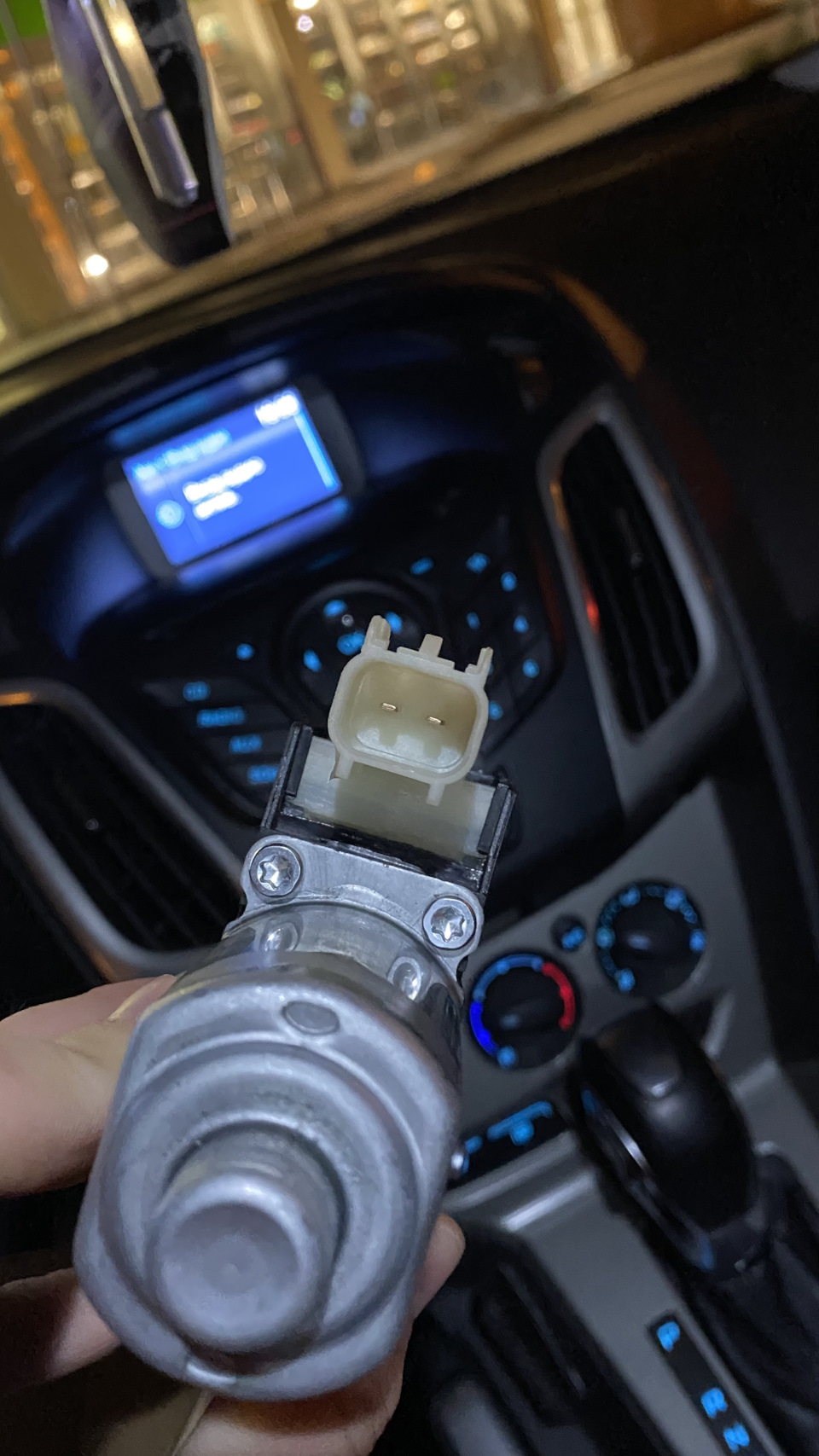 Поломка и замена моторчика стеклоподъемника (ЭСП) — Ford Focus ...