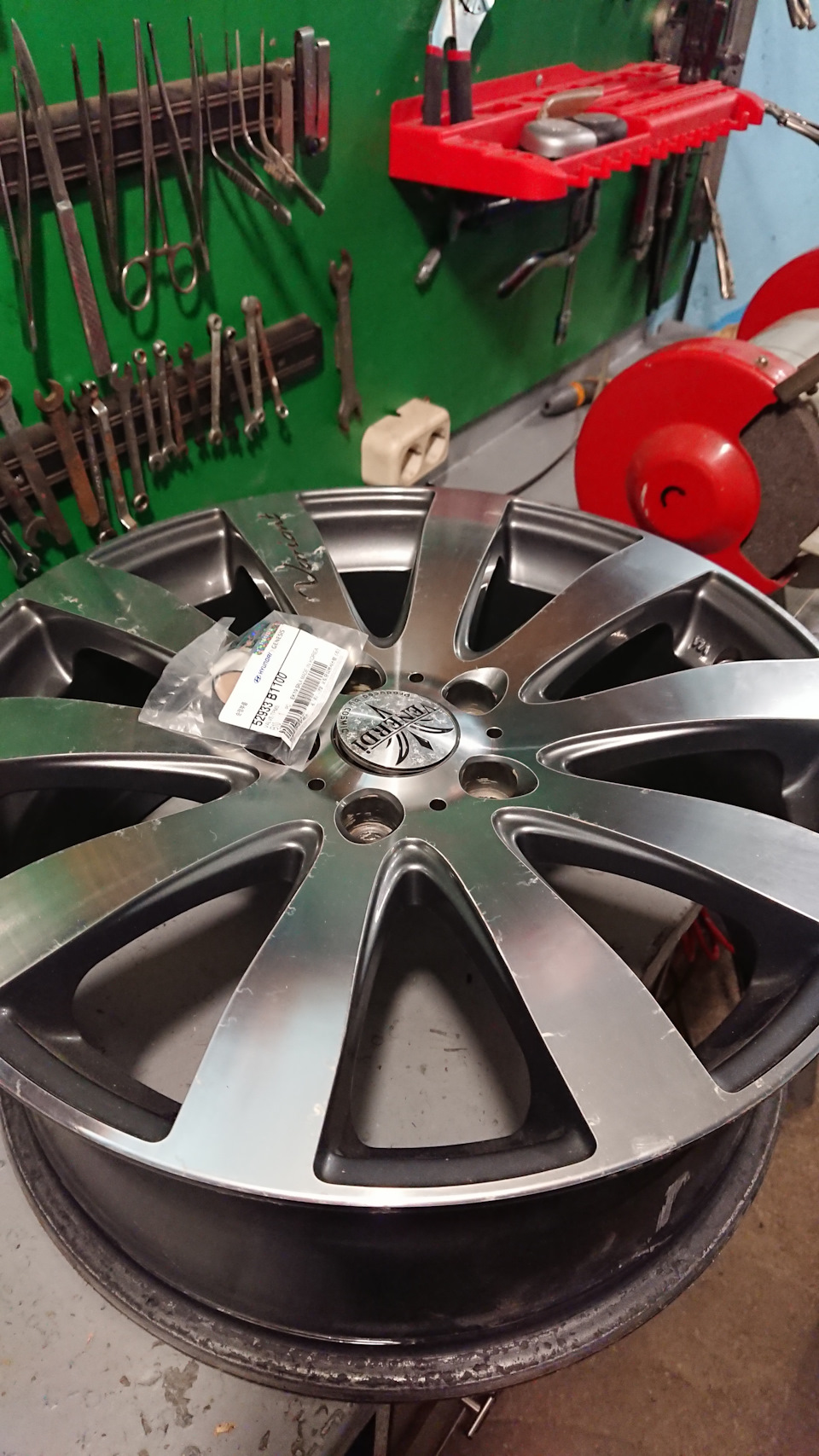 Литые диски R18 5 x114.3 Venerdi — KIA Sorento (3G)