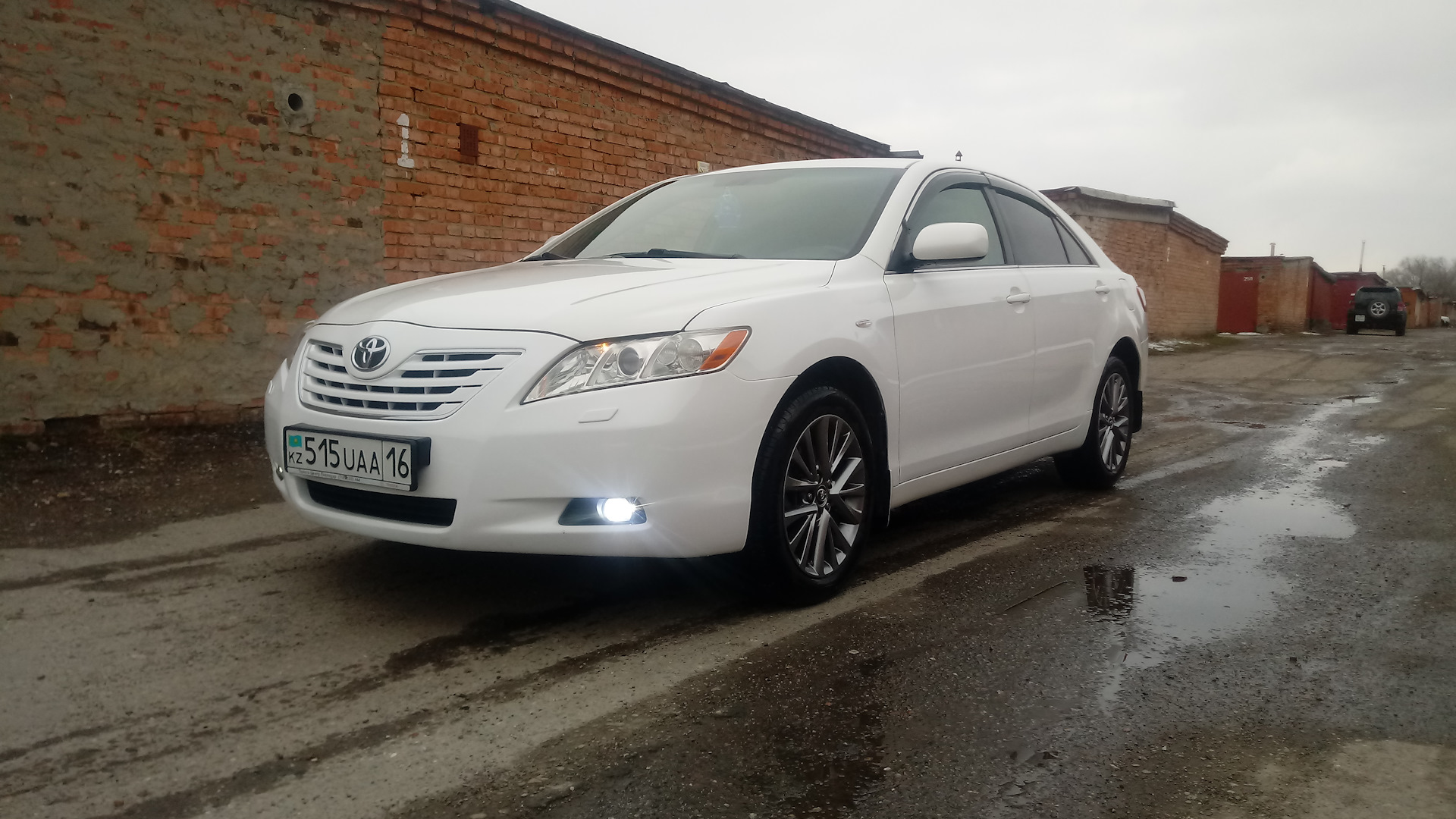 Toyota Camry (XV40) 2.4 бензиновый 2007 | Белая неVESTA на DRIVE2