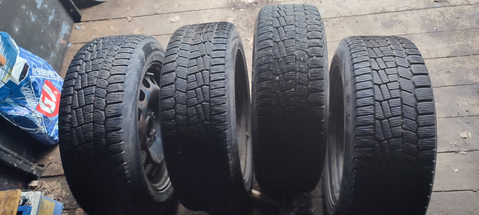 Шины зимние нешипованные Viatti 205/55 R16, штампованные диски Vag 16 ...