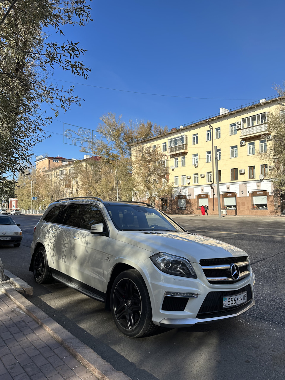 Замена Аккумулятора AGM — Mercedes-Benz GL 63 AMG, 5,5 л, 2013 года |  своими руками | DRIVE2