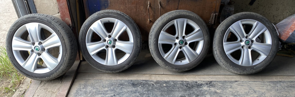 Шины летние Triangle Group 205/50 R17, литые диски Skoda 7Jx17 ET45 ...